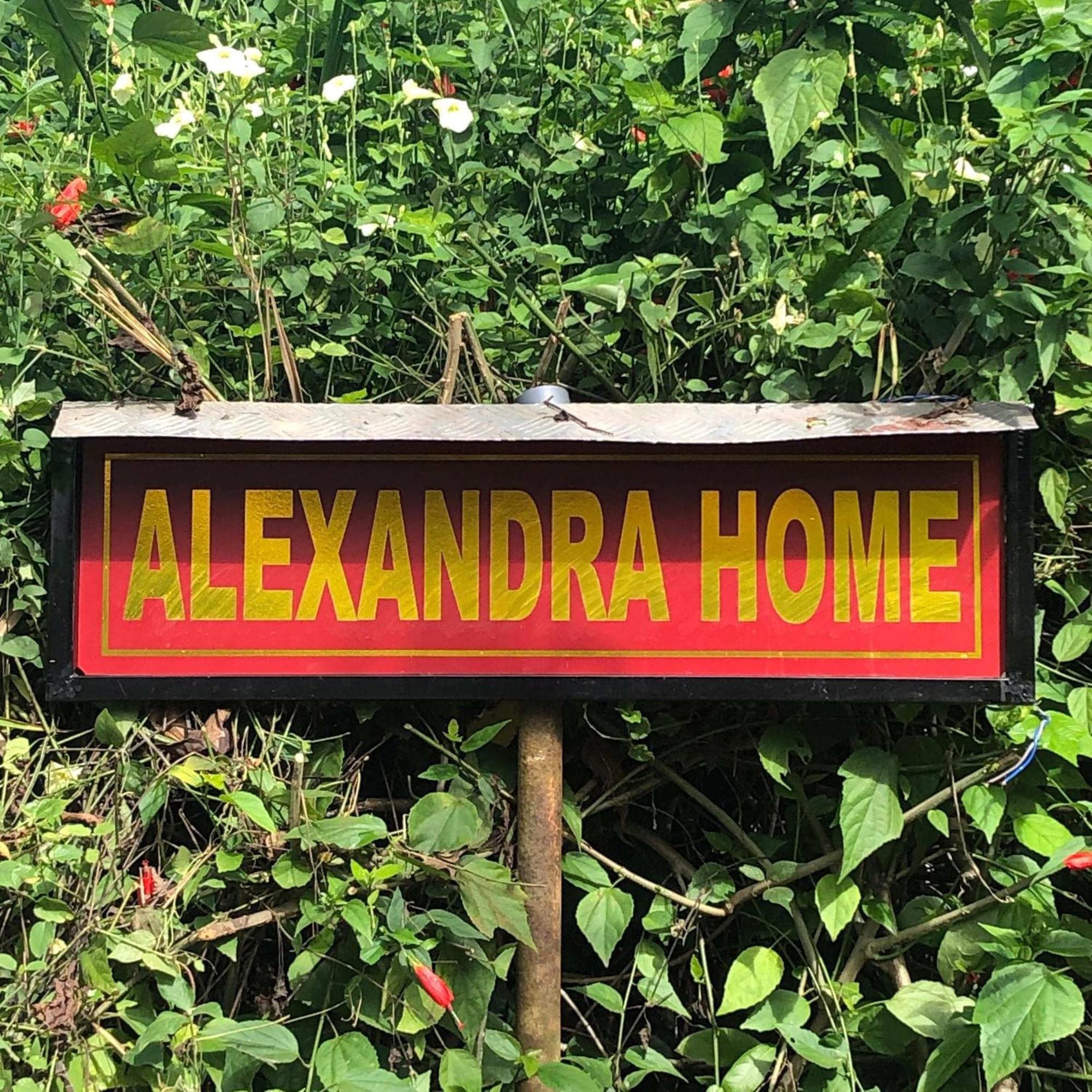 Alexandra Home For Foreign Tourists Only Gampola Exterior photo